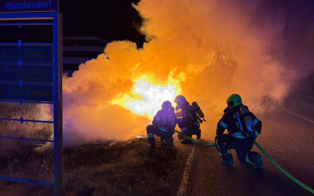 Fahrzeugbrand im Industriegebiet