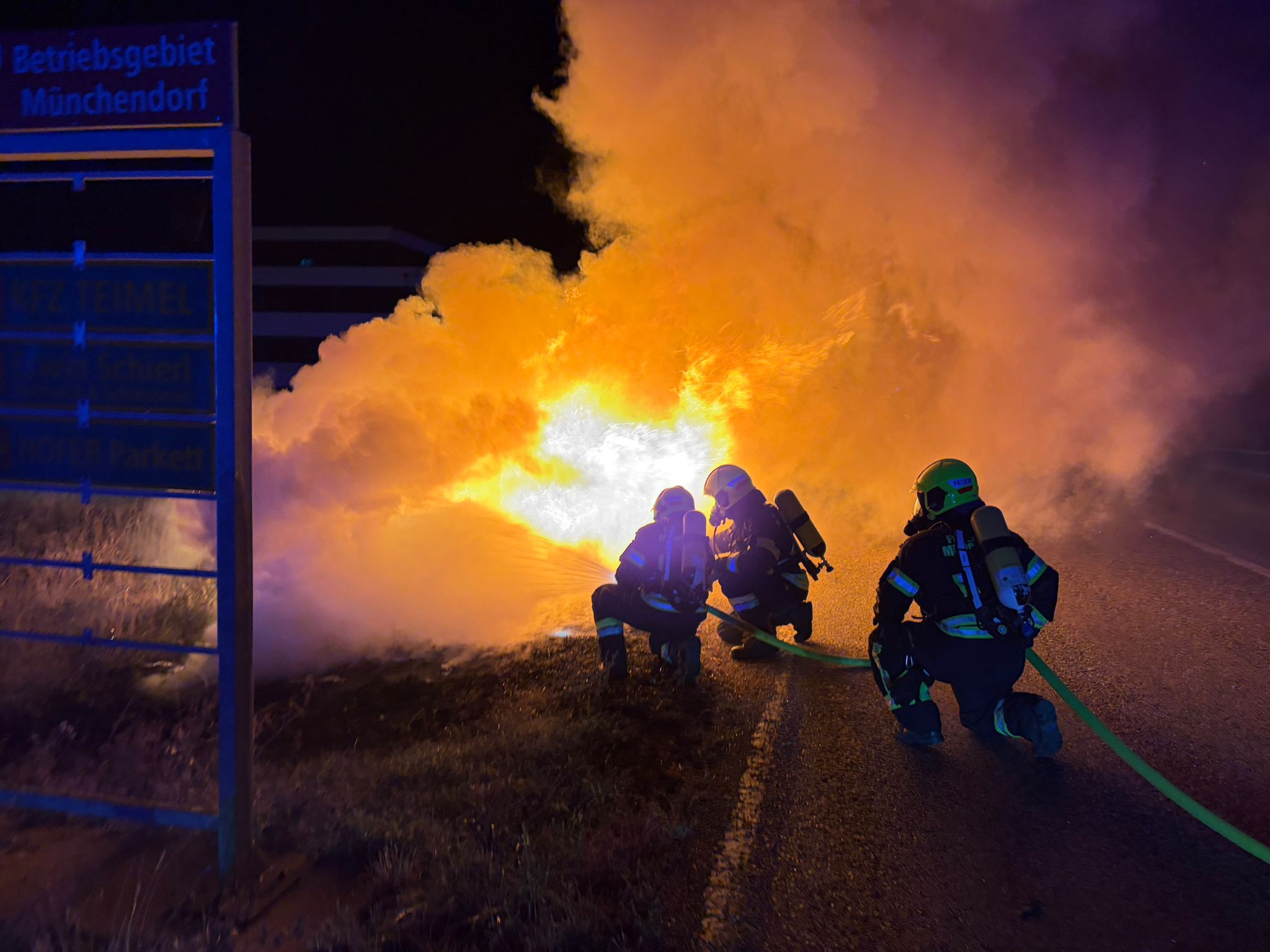 Fahrzeugbrand im Industriegebiet